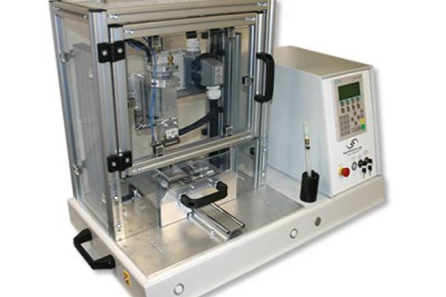 Standard Bügellötsystem mit Schiebetisch: Präzision und Sicherheit in der Elektronikfertigung.